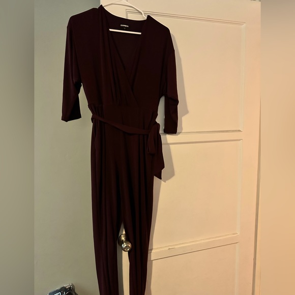 Express Women’s Burgundy Jumpsuit Romper Size Small - Picture 1 of 3